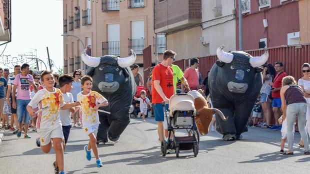 Encierro infantil en Alameda de la Sagra, cuyas fiestas finalizan este domingo