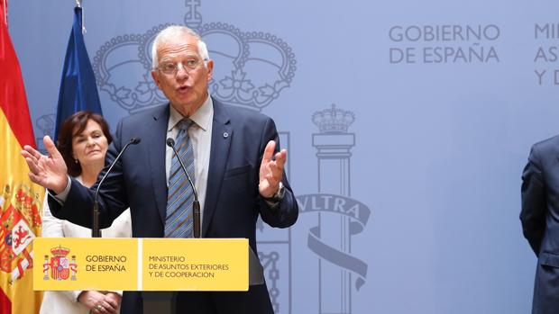 El titular de Exteriores, Josep Borrell, durante la toma de posesión de su cargo