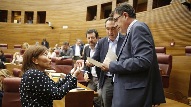 Imagen de archivo de Enric Morera e Isabel Bonig tomada en las Cortes Valencianas