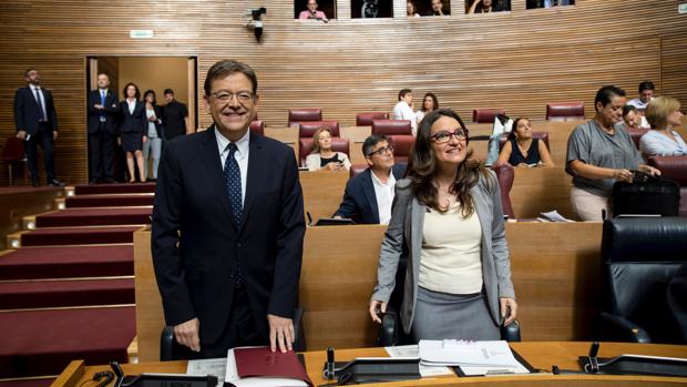 Ximo Puig y Mónica Oltra, al inicio del debate este martes en las Cortes Valencianas