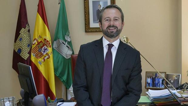 Alonso ha señalado que se traen dos orquestas por noche debido «al carácter peculiar de los fuensalidanos»