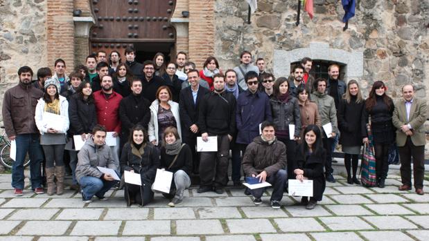 Los jóvenes artistas de la región premiados en 2010, entre elllos Rozalén (segunda por la derecha)