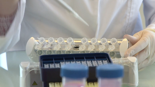 Personal de OncoDNA, en sus laboratorios