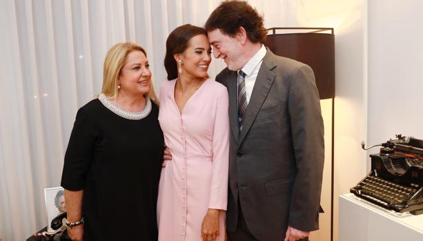 Imagen de Marina Civera junto a sus padres
