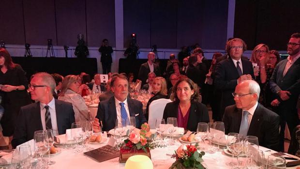 Mesa presidencial: de izq. a der.: Guirao, Crehueras, Colau y Montilla