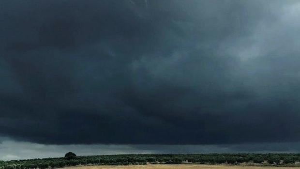 La unión de dos borrascas está engendrando el primer gran temporal de lluvias en el área mediterránea
