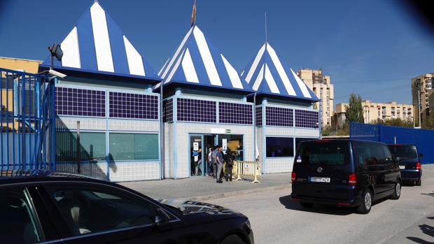 Fachada exterior del CIE de Aluche