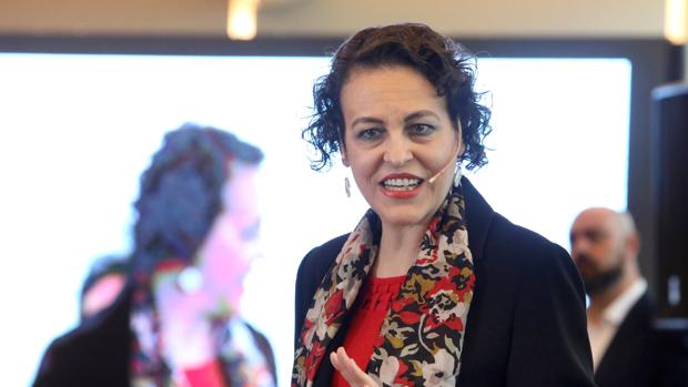La ministra de Trabajo, Magdalena Valerio, este domingo en Santiago