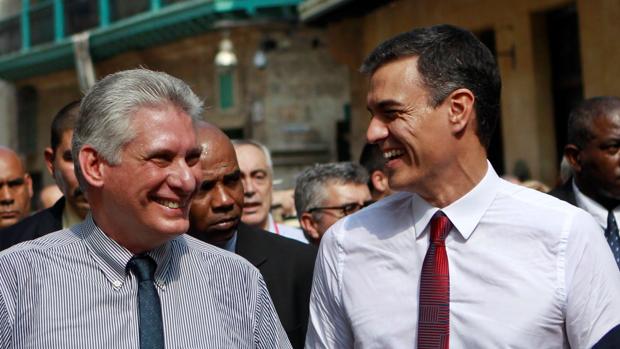 Pedro Sánchez en La Habana (Cuba) con el presidente Miguel Días-Canel