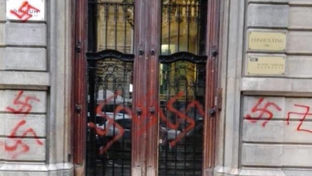 Entrada a la sede de Òmnium