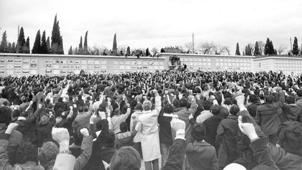 Imagen del entierro de los jóvenes asesinados en Atocha en 1977