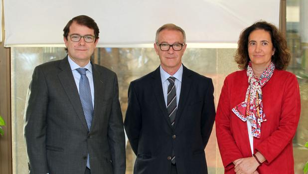 Fernández Mañueco, José Guirao y García Cirac, minutos antes de reunirse en Madrid