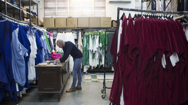 Los trajes de la cabalgata clasificados en el taller de Cornejo, en San Blas