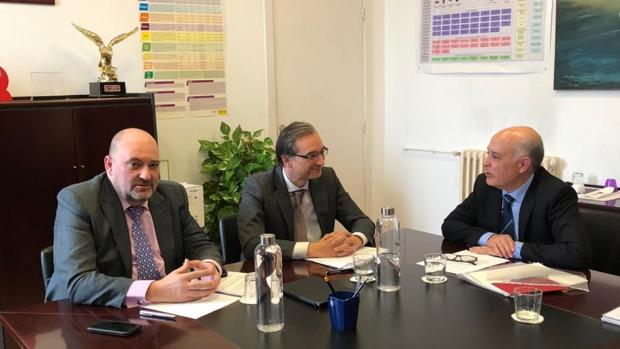 Reunión de representantes de Renfe con el director general de Carreteras y Transporte, David Merino