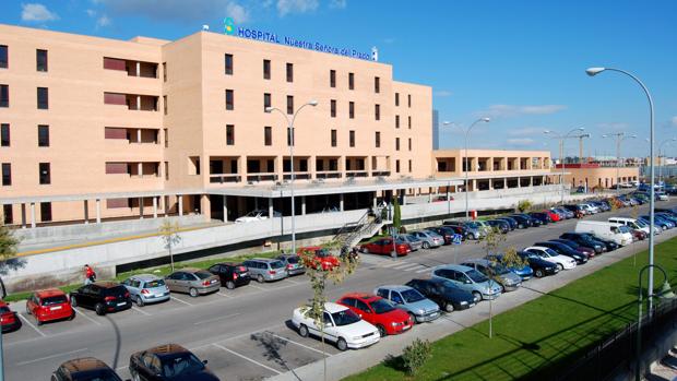 Fachada principal del hospital de Talavera