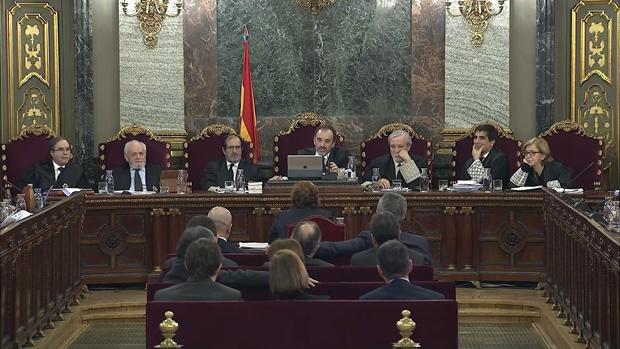 Tribunal y acusados escuchan la declaración de Dolors Bassa, el pasado miércoles, en el Tribunal Supremo