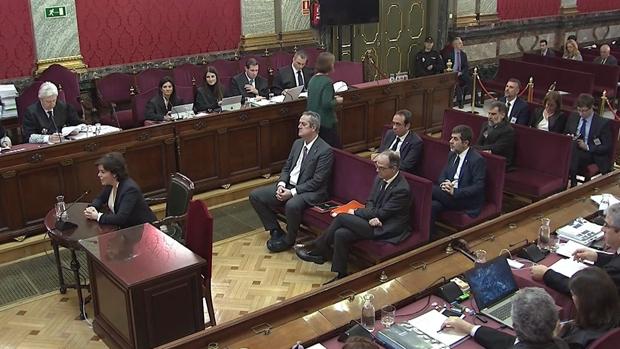 Soraya Sáenz de Santamaría responde en su declaración como testigo
