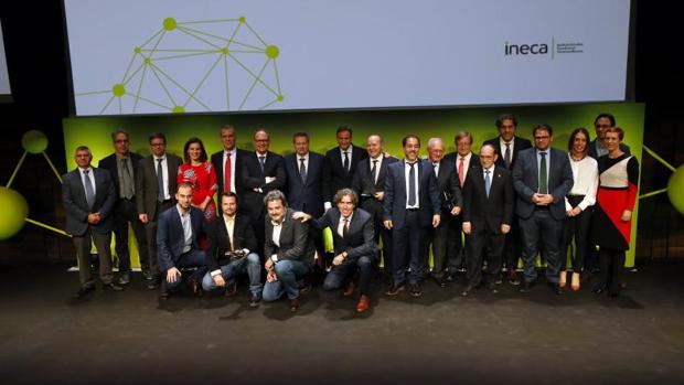 Dirigentes de Ineca, con los alicantinos distinguidos en su gala del décimo aniversario