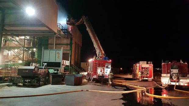 Hasta el lugar acudieron dotaciones de tres parques de bomberos de la provincia