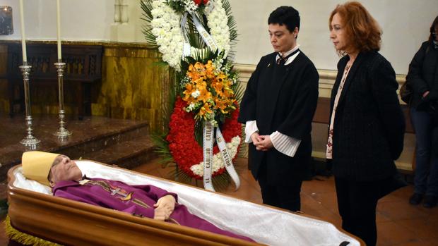 La subdelegada del Gobierno y la alcaldesa de Ciudad Real, en la capilla ardiente