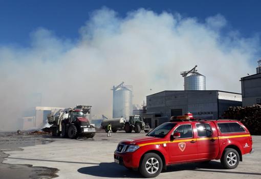 Las llamas no alcanzaron a la maquinaria ni al edificio de la fábrica