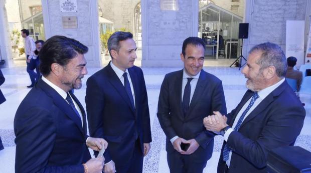 El alcalde y el presidente de la Diputación (izda) durante la jornada en Casa Mediterráneo