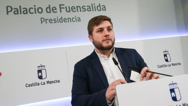 El portavoz del Gobierno de Castilla-La Mancha, Nacho Hernando, en rueda de prensa