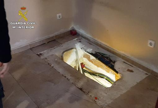 Acceso a una de las plantaciones en una vivienda