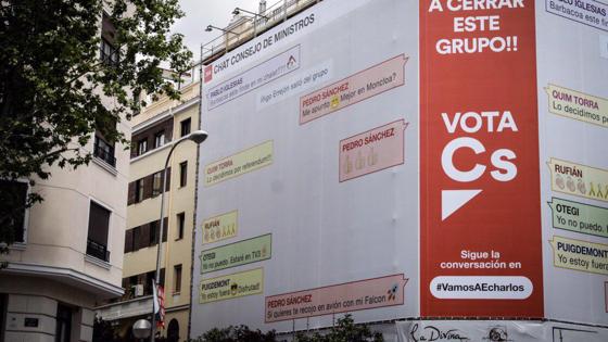 Mensajes de la lona desplegada por Ciudadanos