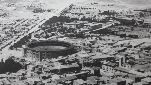 Huertos y primeras casas de las Carolinas Bajas, en la década de 1900
