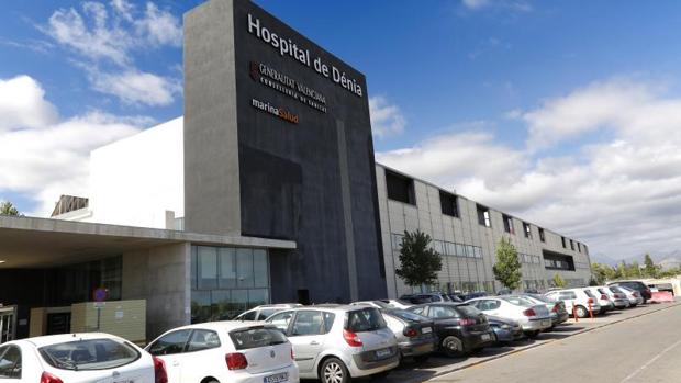Entrada al hospital de Dénia, de gestión privada y afectado por la reversión a la Sanidad pública