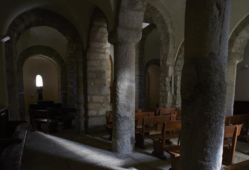 Interior del templo, levantado en granito en el siglo XI