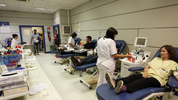 El antiguo local de donación en la sede de ADOS repleto en la noche del accidente del Alvia