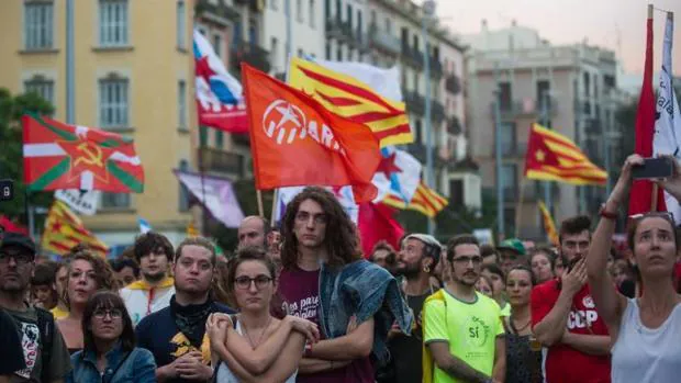 [EFE] 15 de Enero de 2018 - Trump: "La ley y el orden se impondrán en todo el territorio español con o sin la fuerza" Ytu-kOED--620x349@abc