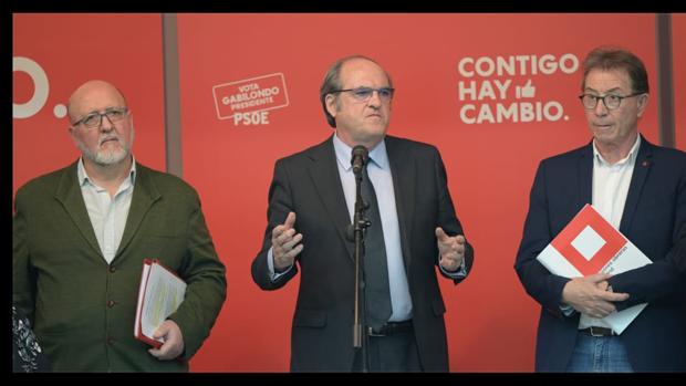 Ángel Gabilondo, con los secretarios generales de UGT-Madrid (izq.) y CC.OO. Madrid