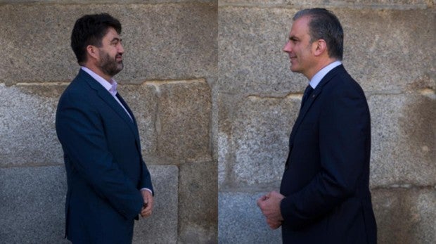 A la izquierda, Carlos Sánchez Mato. A la derecha, Javier Ortega Smith