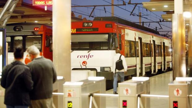 Un tren de Cercanías en Valencia