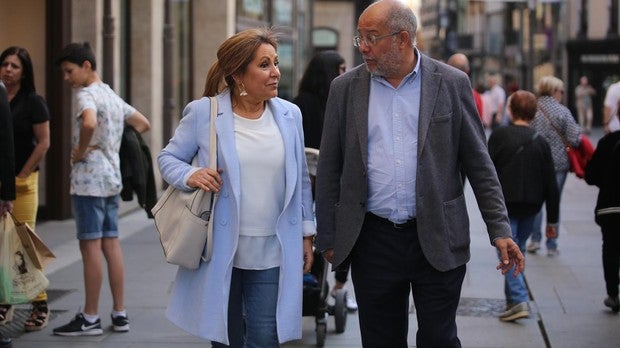 Rosa Valdeón y Francisco Igea pasean por Zamora
