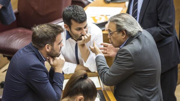 Fran Ferri, Vicent Marzà y Manolo Mata, en las Cortes Valencianas
