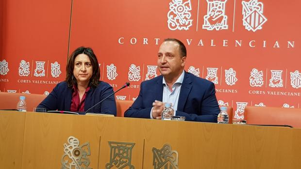 Rosa Pérez y Rubén Martínez Dalmau, en las Cortes Valencianas