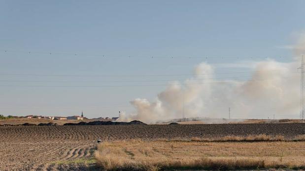 Humo procedente de la quema de residuos en Fuensalida