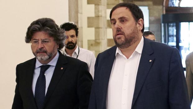 Antoni Castellà y Oriol Junqueras en el Parlament