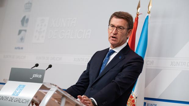 Feijóo, durante la rueda de prensa en la que anunció el nombre de la galardonadas