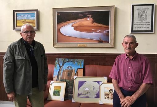 A la izquierda Antonio Lázaro, cofundador del Triángulo Manriqueño, junto a Carlos Cano
