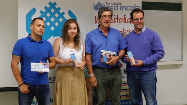 Eduardo Machaca (d), coordinador de Red Íncola, al lado de Félix Revilla, presidente de la fundación