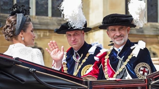 Los reyes Felipe VI y Letizia, junto al príncipe Guillermo de Inglaterra, durante el «Garter Day»