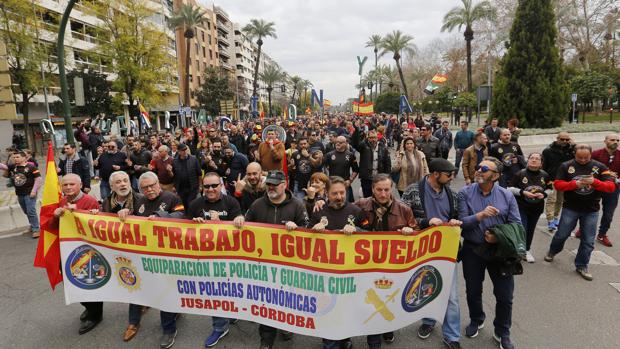 Manifestación por la equiparación salarial de Jusapol en Córdoba