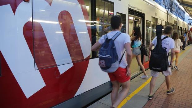 El metro de Valencia ofrecerá servicio de metro y tranvía durante toda la noche de San Juan