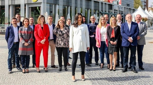 Los miembros de la lista de Cs al Ayuntamiento, con su lider, Begoña Villacís en el centro