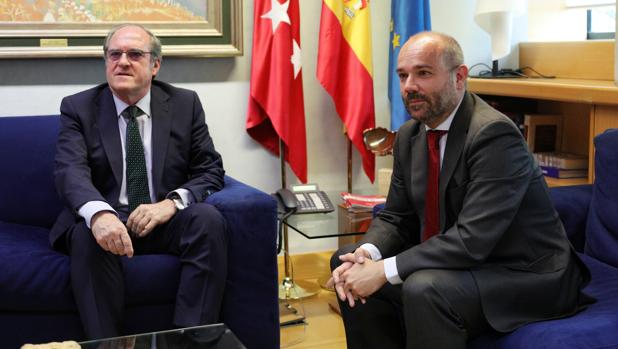 Ángel Gabilondo (izq.) con Juan Trinidad
